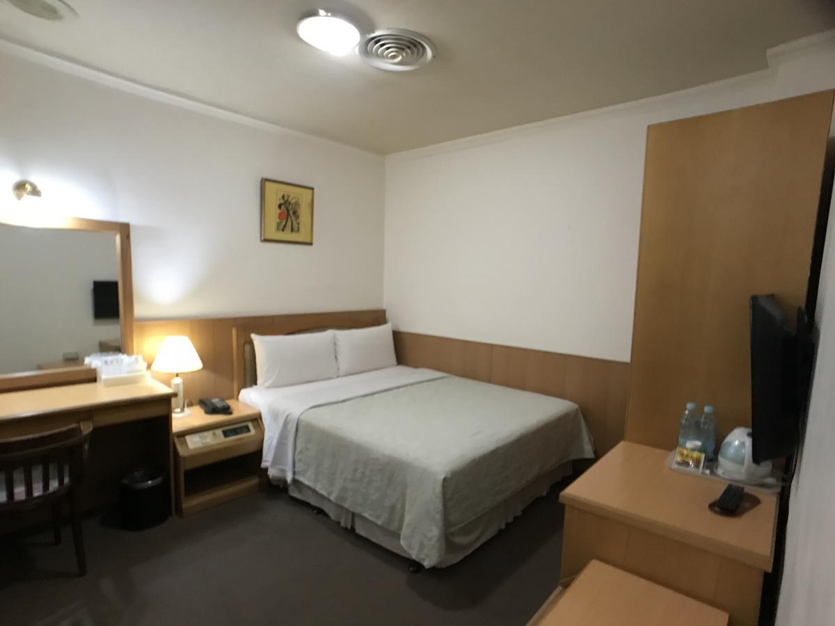 Shiah Yih Hotel Huwei Bagian luar foto